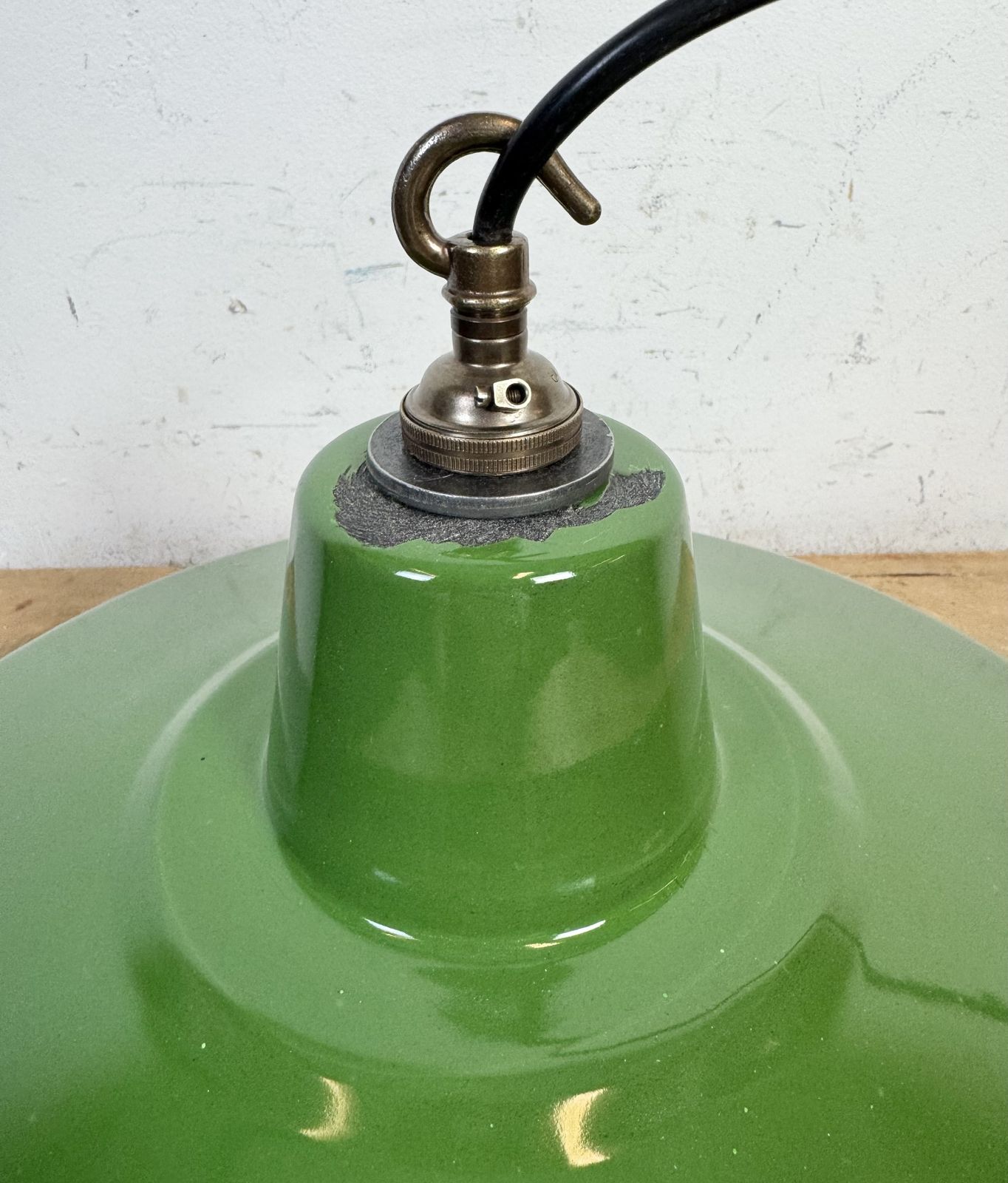 photo vintage Industrial Green Enamel Factory Pendant Lamp, 1960s, 2x