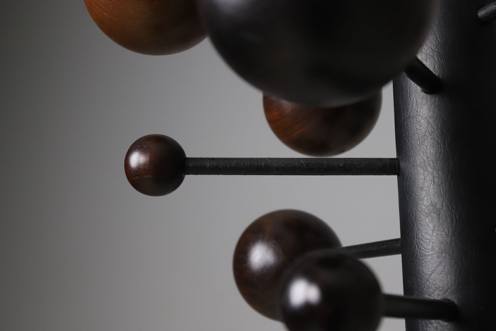 photo buy Osvaldo Borsani ‘At16’ Coat Rack