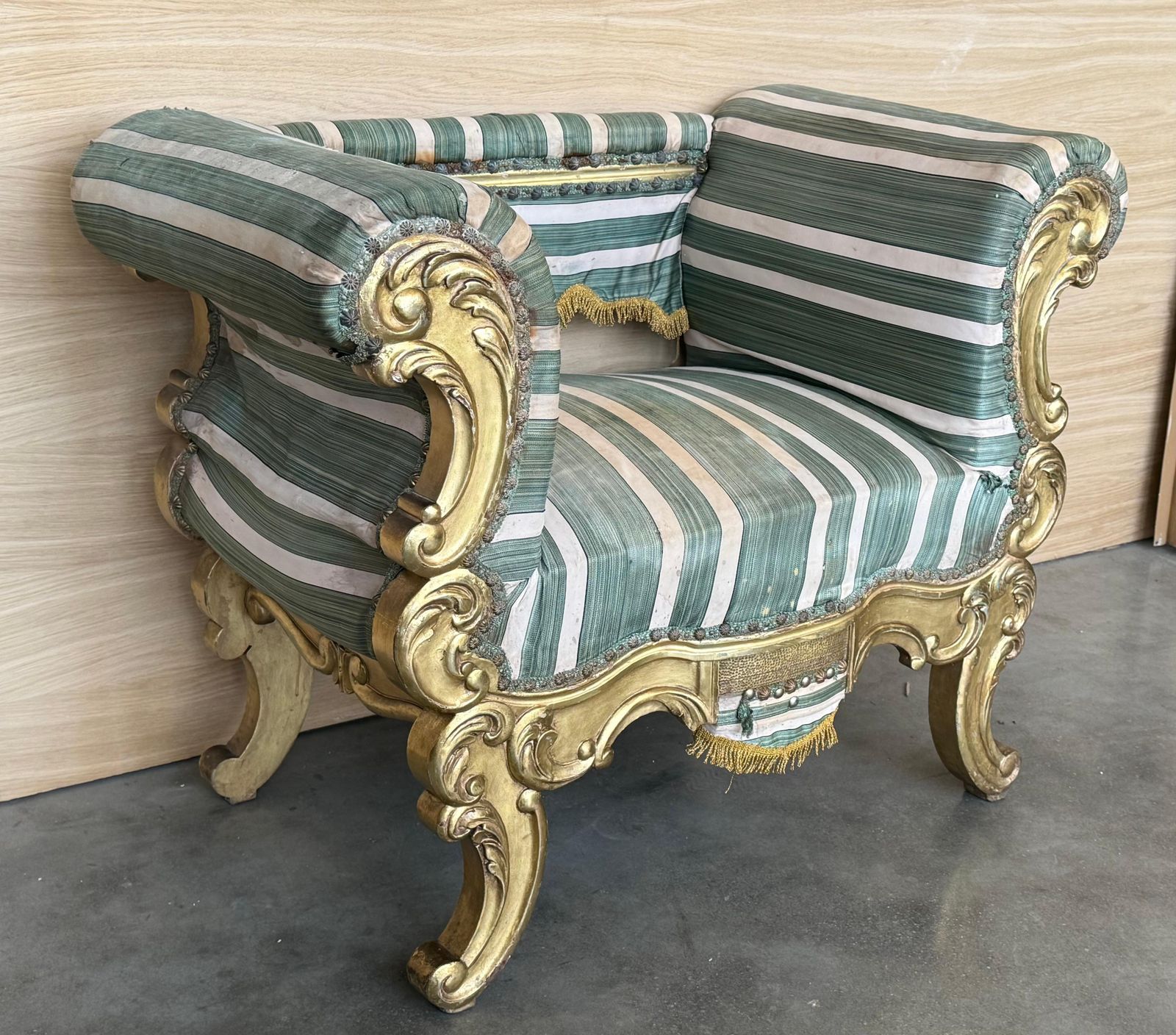 Paire de fauteuils dorés de style Rococo Revival, France, XIXe siècle photo 6013.0