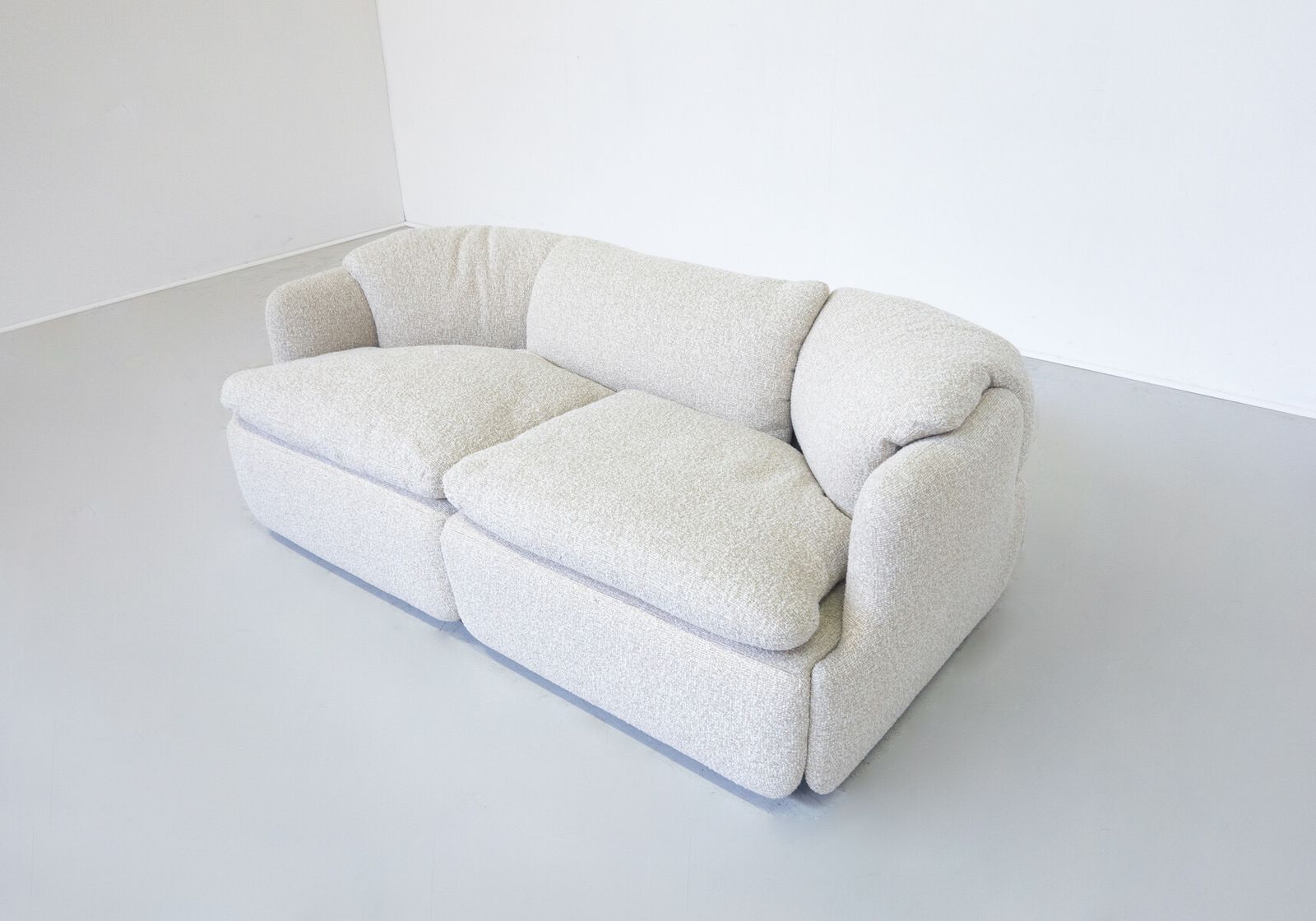 Confidential Sofa By Alberto Rosselli For Saporiti, 1970s In White Linen