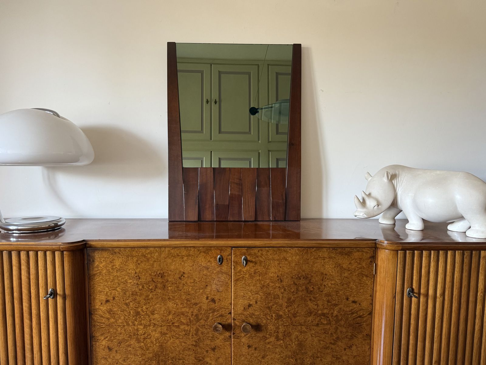 photo vintage Luciano Frigerio, Hollywood Regency Mod. Barium Solid Walnut Mirror, Italy 1970s