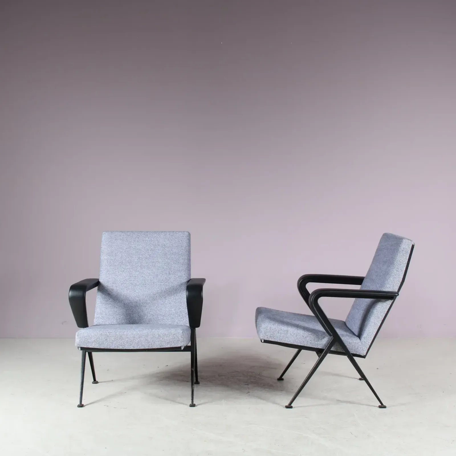 photo furniture 1960s Pair Of “Repose” Chairs By Friso Kramer For Ahrend De Cirkel, Netherlands