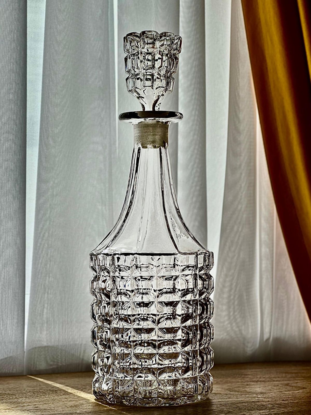 19th Century Lead Crystal Decanter – Circa 1845 – Fluted Neck & Hobnail Design (31.5 Cm) photo for sale