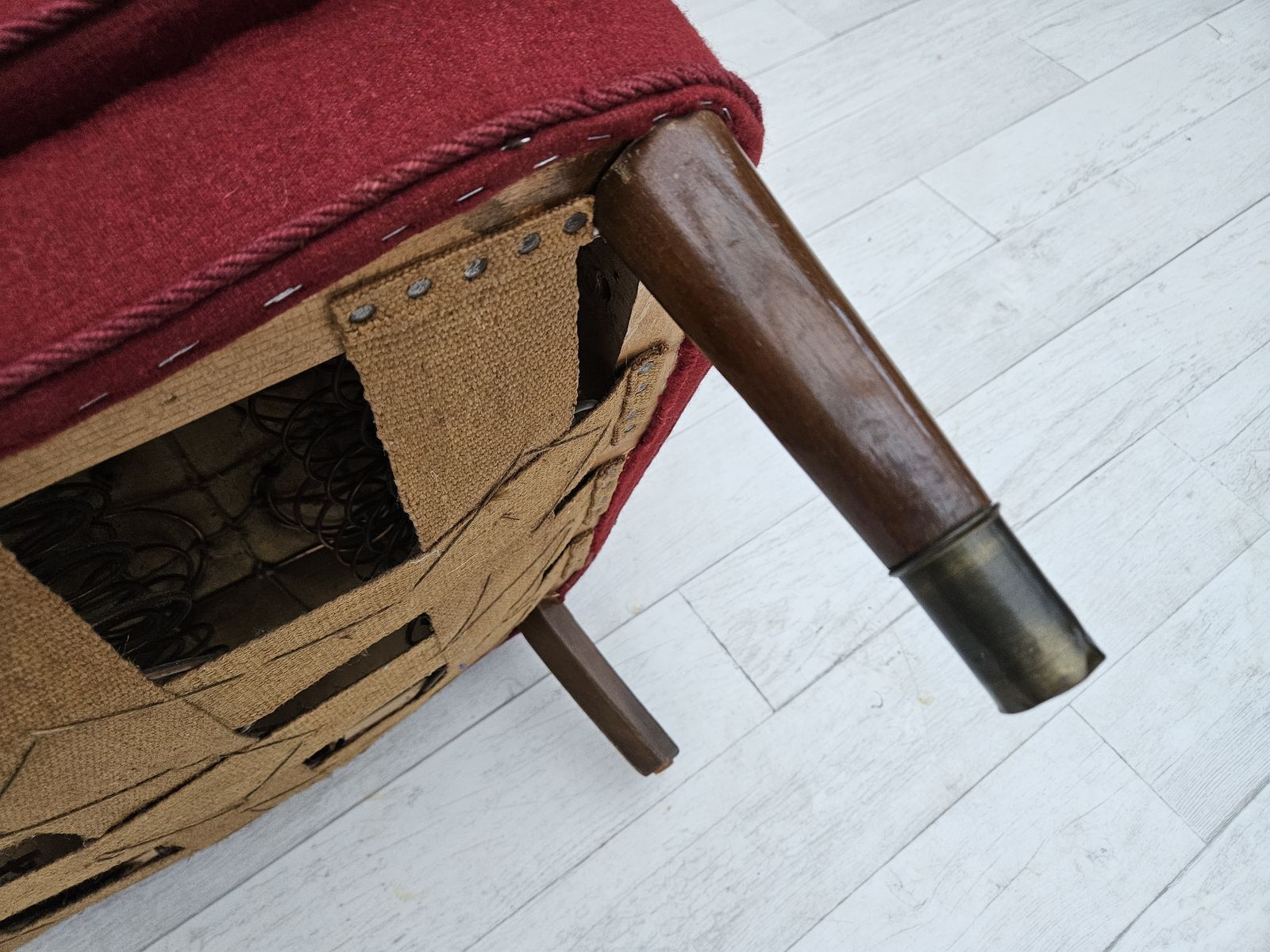 photo vinterior 1960s, Danish 3 Seater Sofa By Alfred Christensen, Red Furniture Wool, Original Condition.