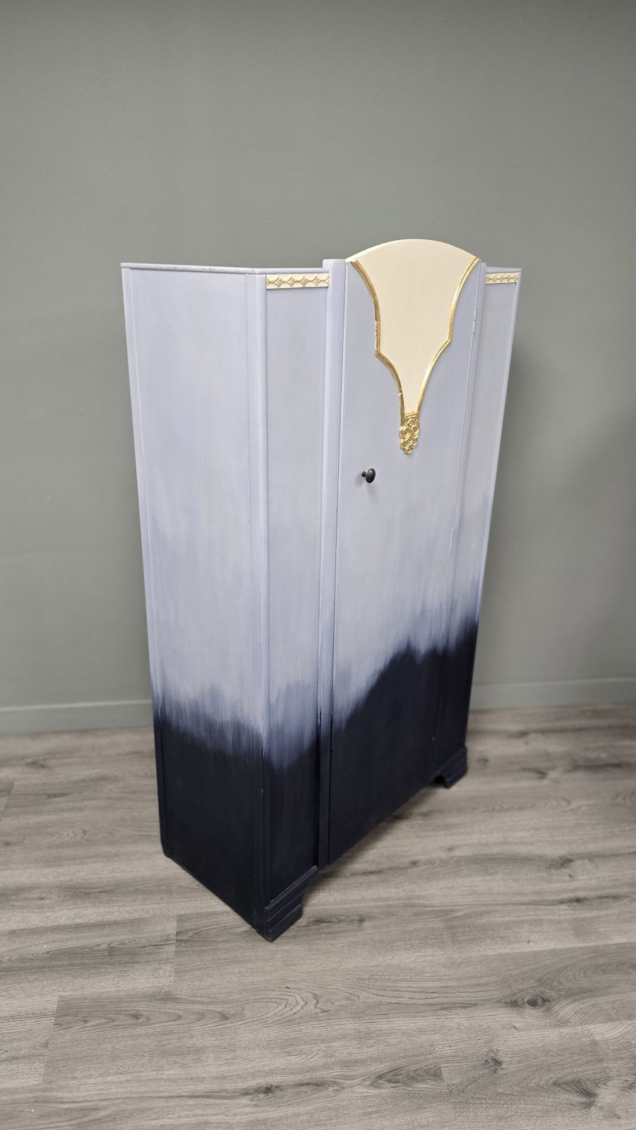 Vintage Wardrobe photo vinterior