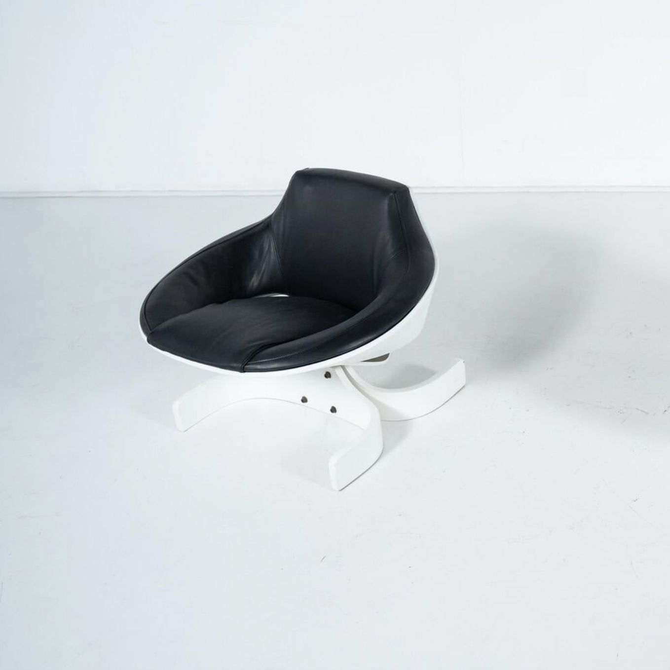 Furniture Pair Of Stella 1001 Armchairs By Joe Colombo For Confort Italy, 1960s photo