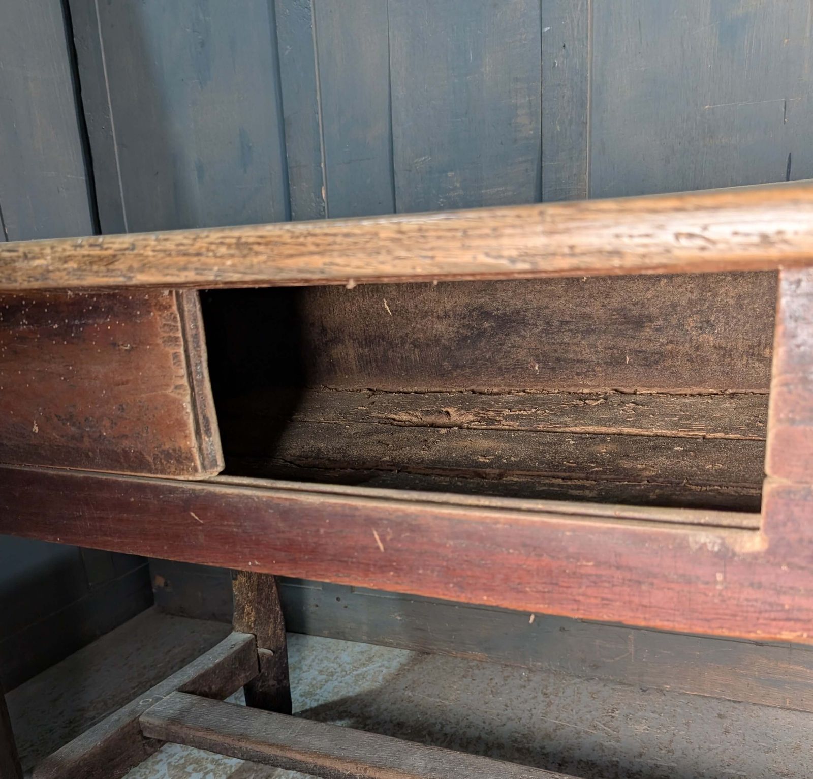 photo furniture Antique 19th Century Oak French ‘Bread’ Table