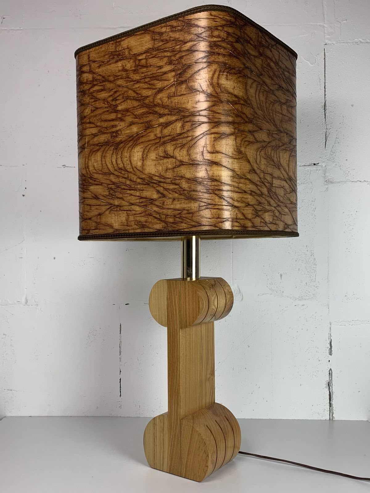 photo vintage Midcentury Italian Sculptural Large Table Lamp With Wood Veneer Shade