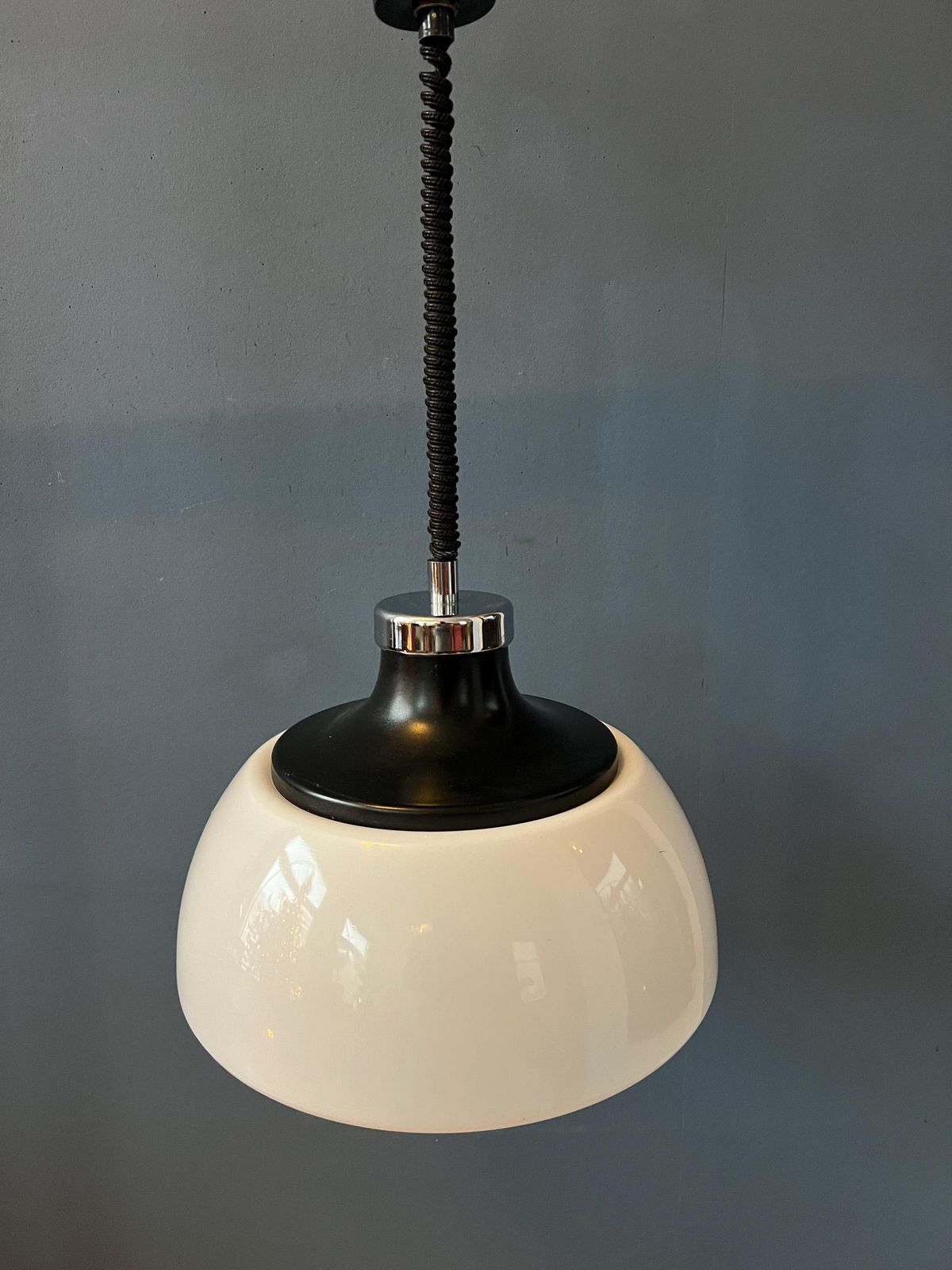 Mid Century Plexiglas Space Age Hanglamp Met Wit Acryl Kap photo buy