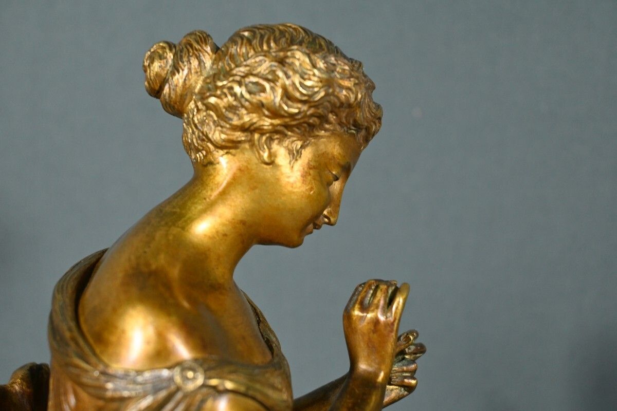 photo vintage Bronze With Golden Patina “La Couture” – Early 20th Century