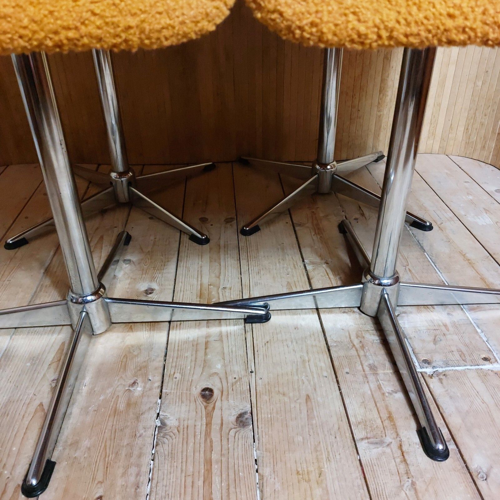 Fab Set Of 4 Vintage 1970s Swivel Chrome Dining Chairs Light Orange Micro Boucle photo 595.0
