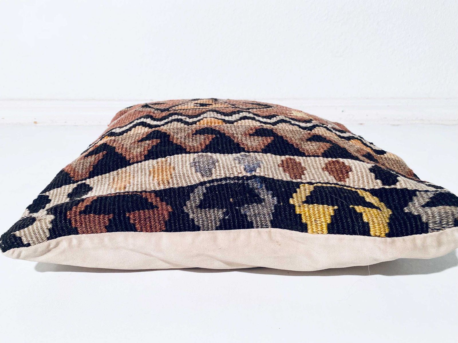 Vintage Kilim Carpet Brown Cushion Cover / 42 X 42 Cm / Handmade Boho Home Decor Turkey photo vinterior