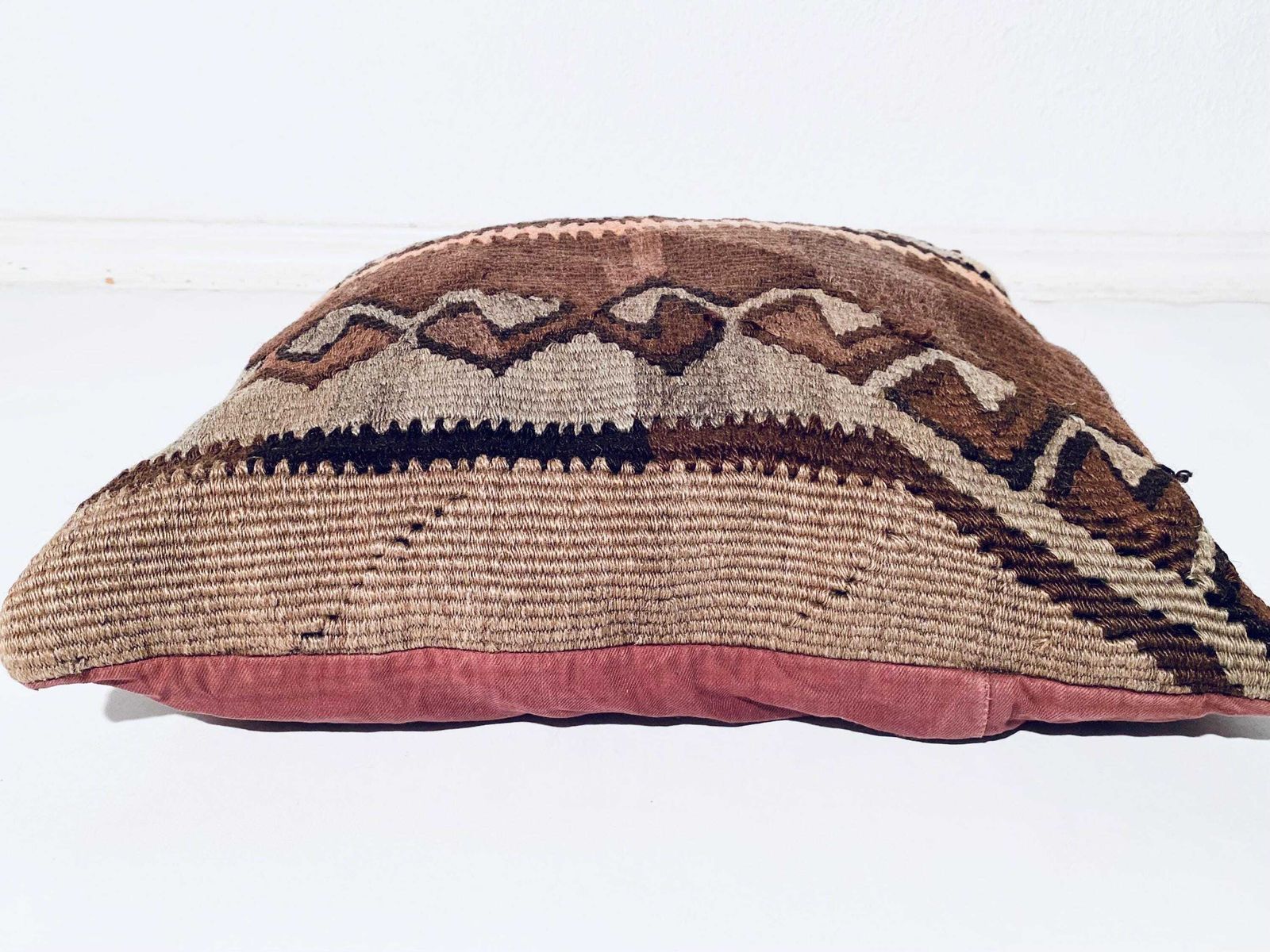Vintage Kilim Carpet Brown Cushion Cover / 47 X 47 Cm / Handmade Boho Home Decor Turkey photo vinterior