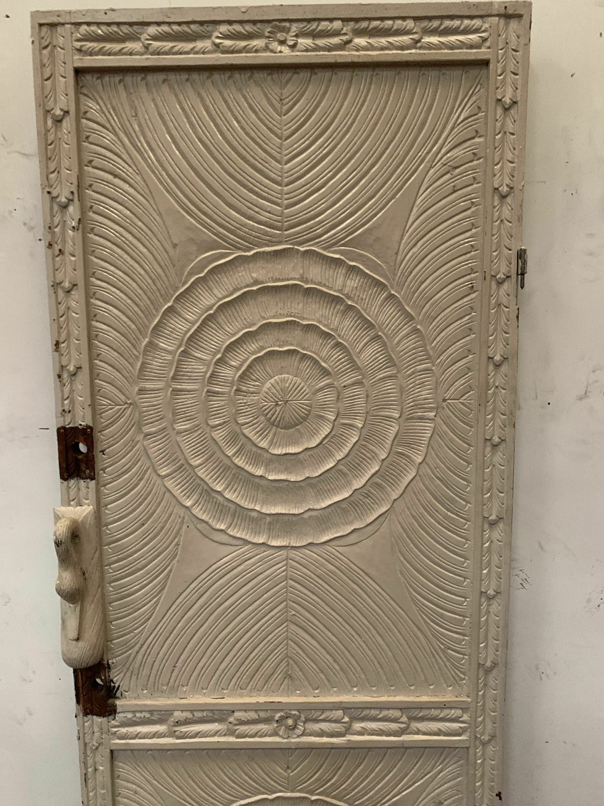Sculpted Passage Door Decorated With 20th Century Oak Rosettes photo Home Fixtures