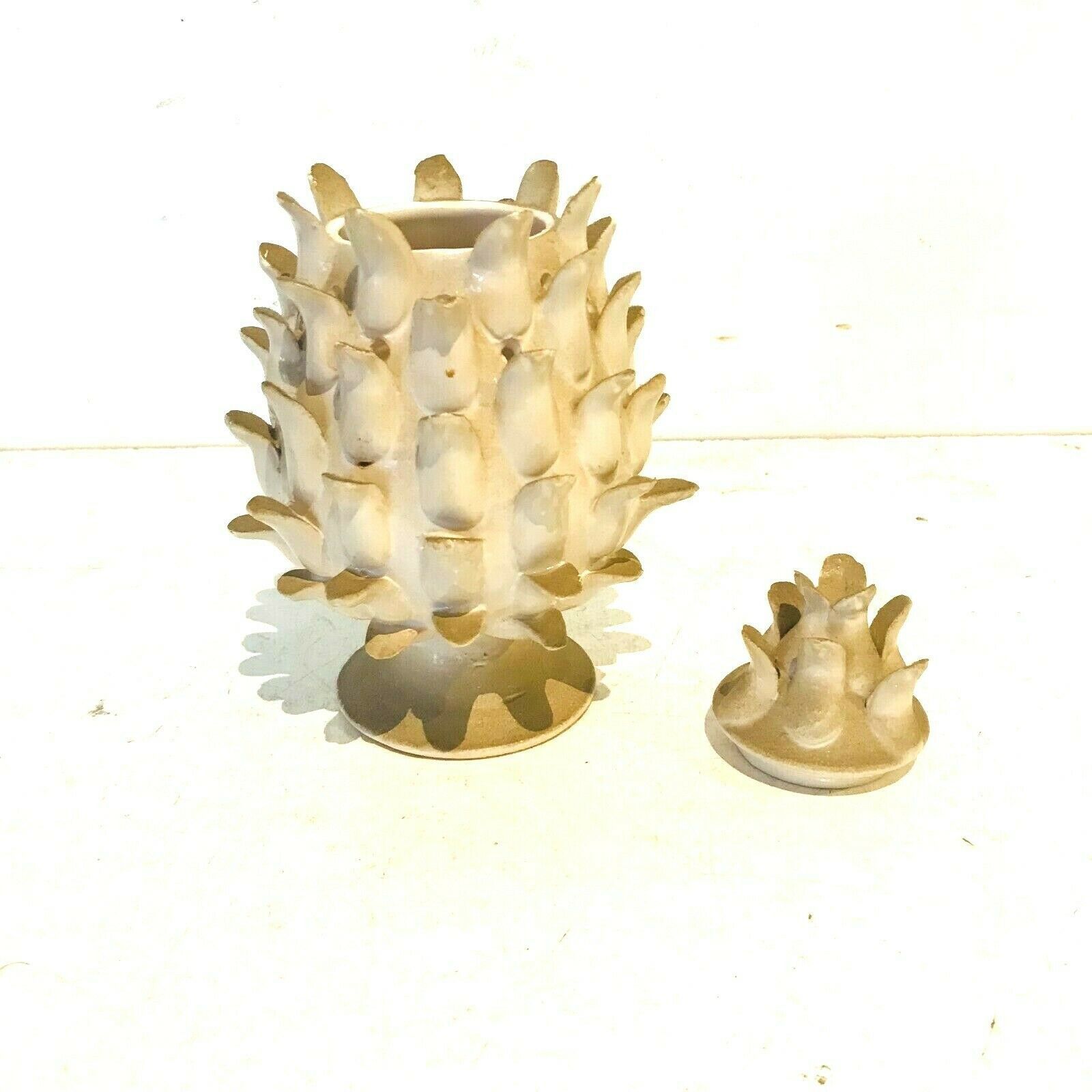 Coveted Pot In Tea Shop Of A Beige Airthenbar Pineplayplay Vinegar 1970 photo furniture