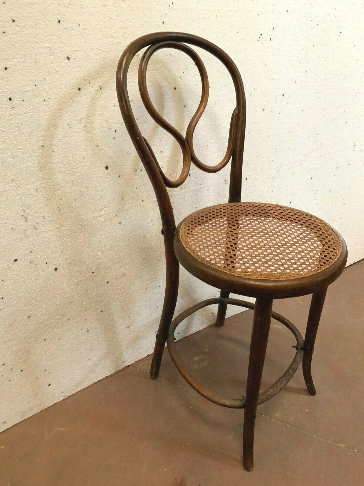 Thonet High Chair Or Stool In Curved Wood photo 316.2