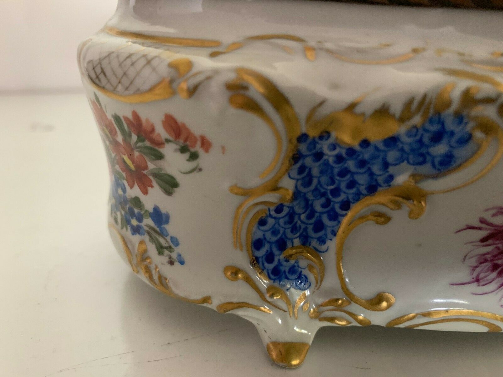 Polychrome Porcelain Oval Box 20th Century Bonbonnière Jewelry Box photo vinterior
