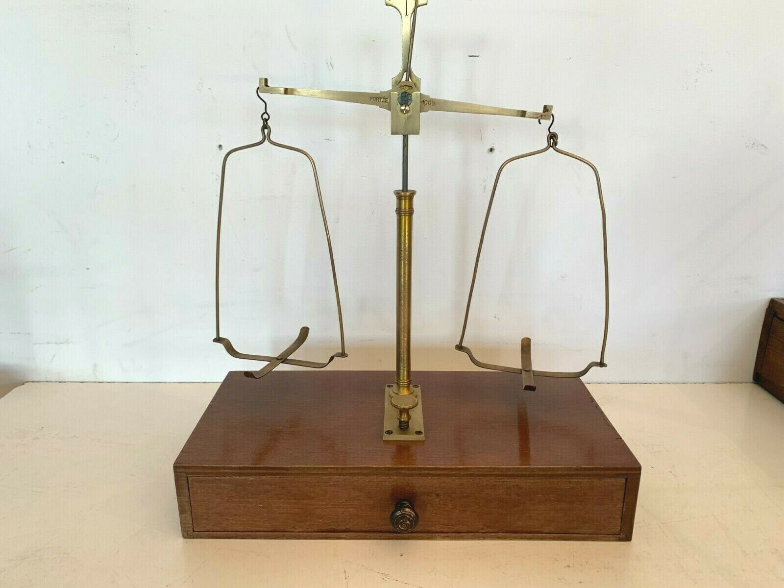 Trebuchet Scale And Its Weights XX Century Jeweler's Scale XX Century
