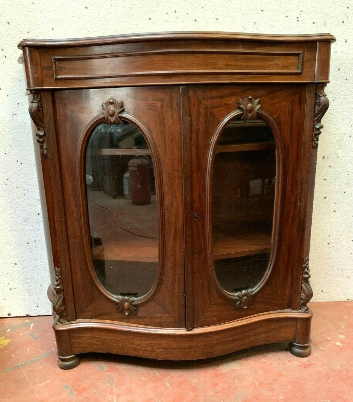 Louis Philippe Curved Showcase In 19th Century Mahogany