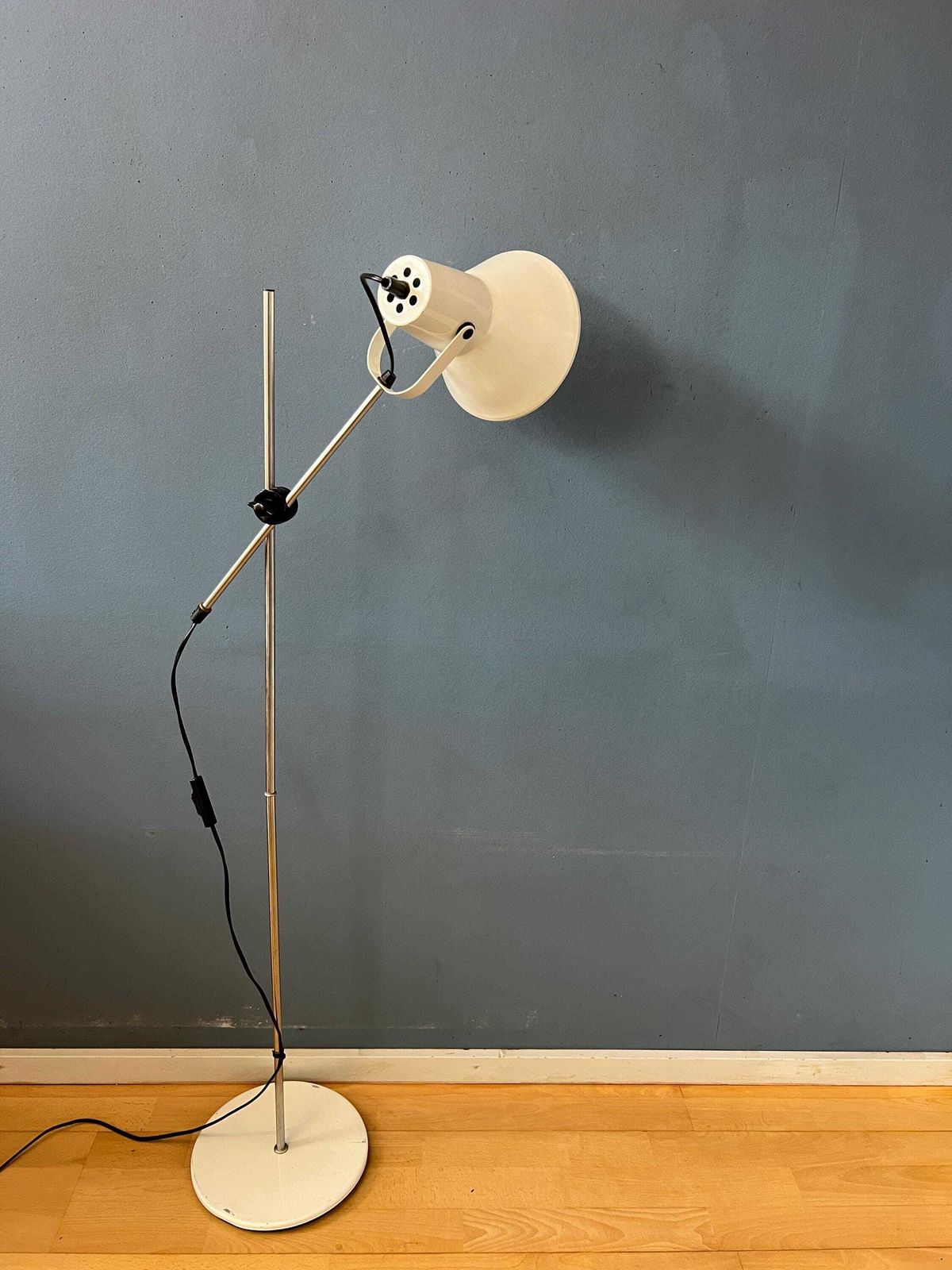 Kleine Vintage Witte Verstelbare Vloerlamp photo buy