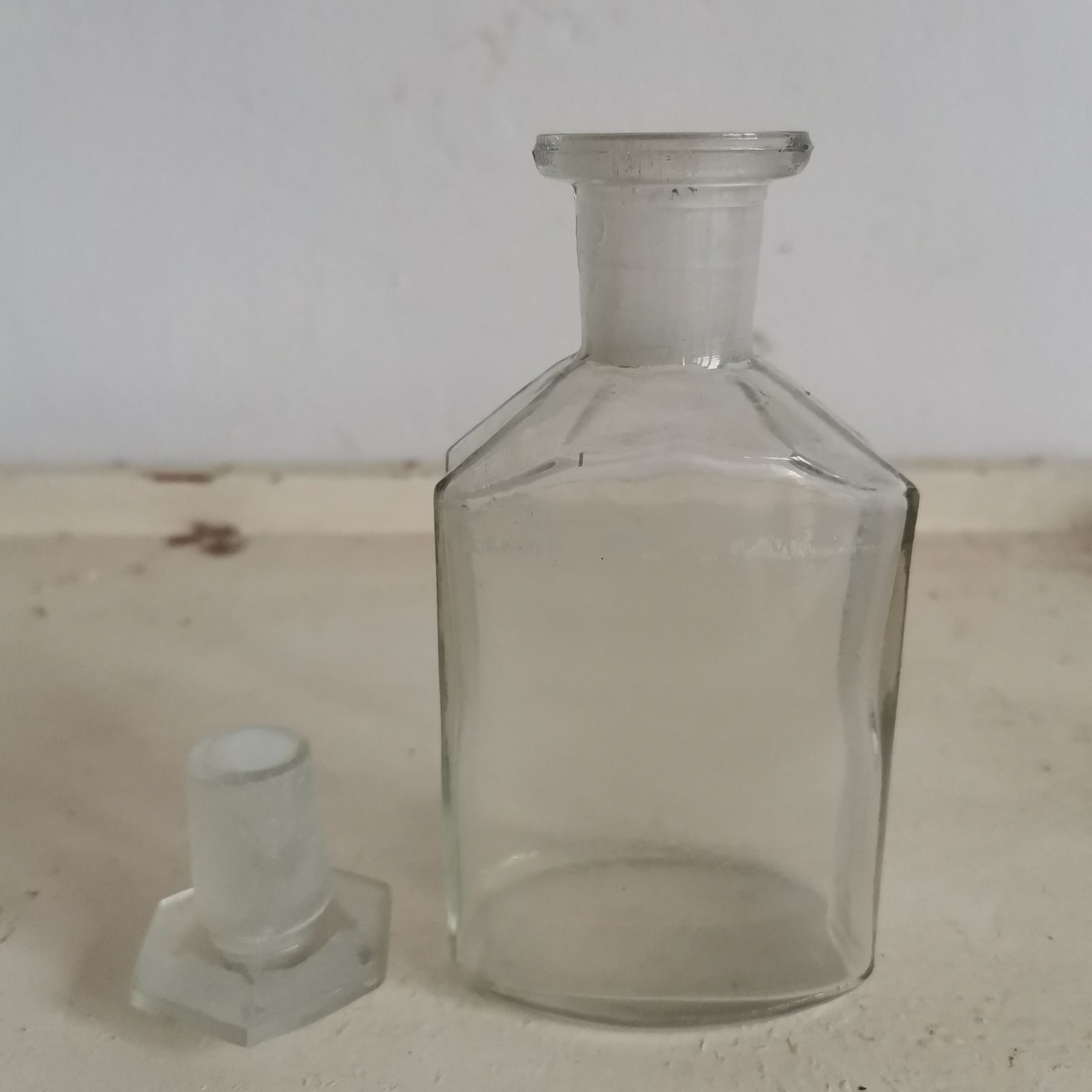 Set Of 3 Pharmacy Medical Bottle Apothecary Glass Small Bottles Medicine Chemical Doctor Hospital Memorabilia Vase, Floral Display photo 62.0