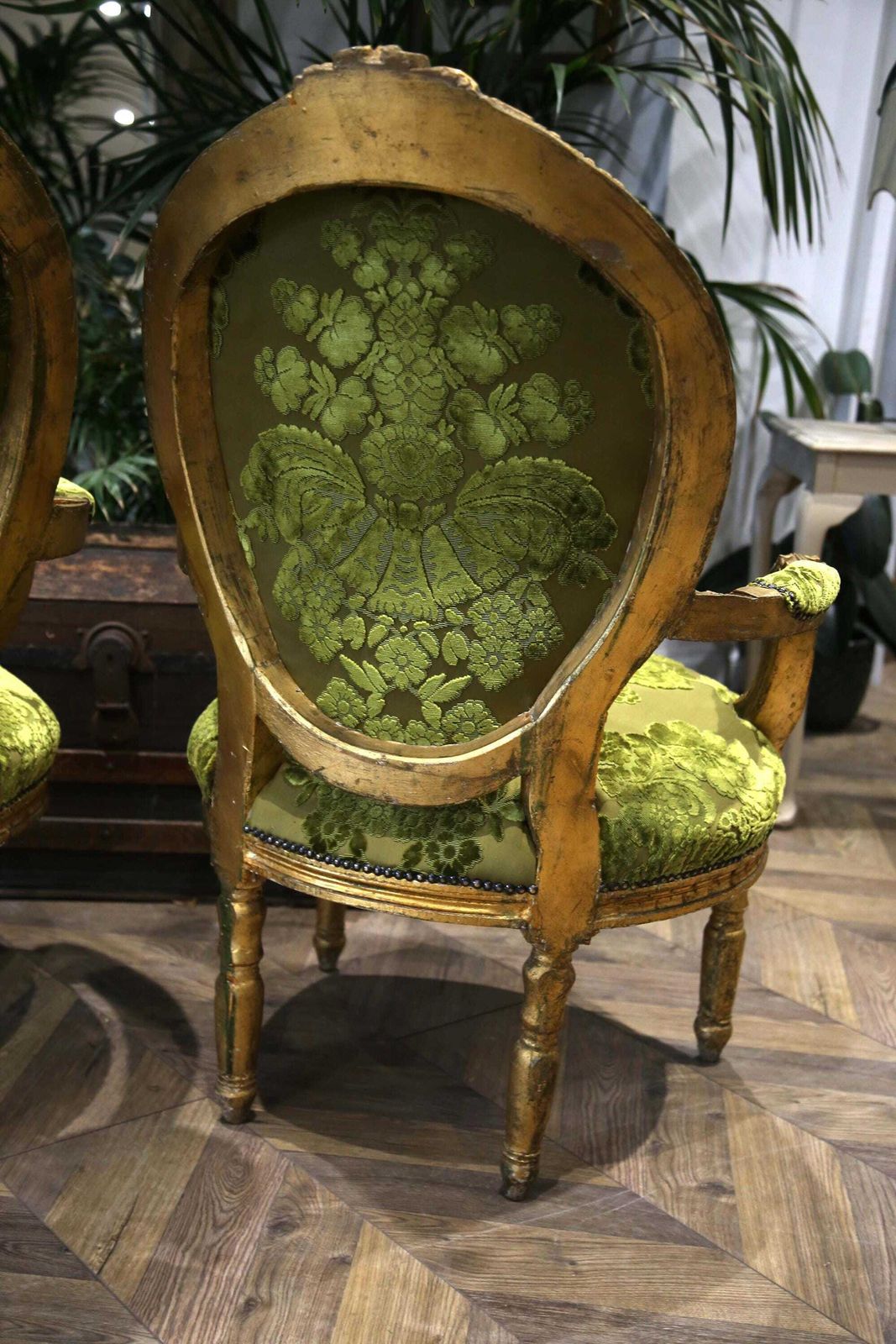 photo furniture Pair Of King Luis XV Matching Salon Chairs In Rich Green Silk