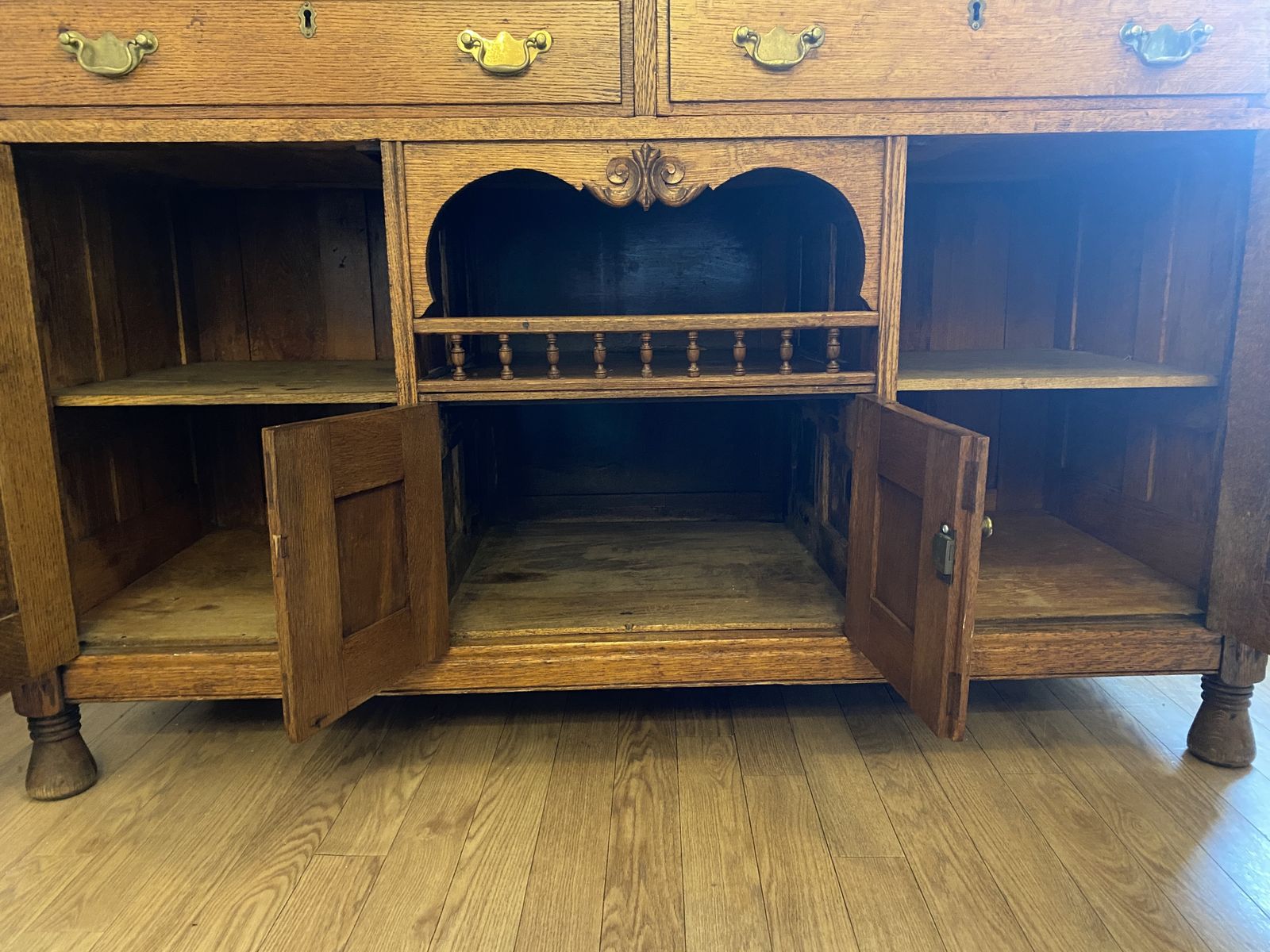 Oak Dresser photo vinterior