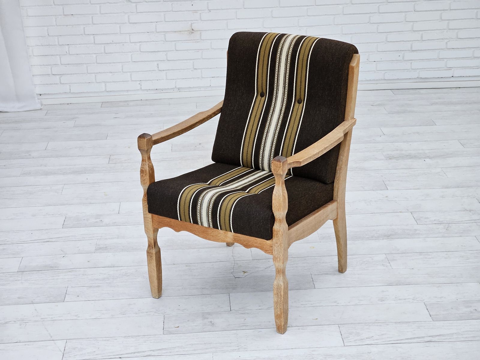 photo furniture 1970s, Danish Armchair, Furniture Wool, Solid Oak Wood, Original Very Good Condition.