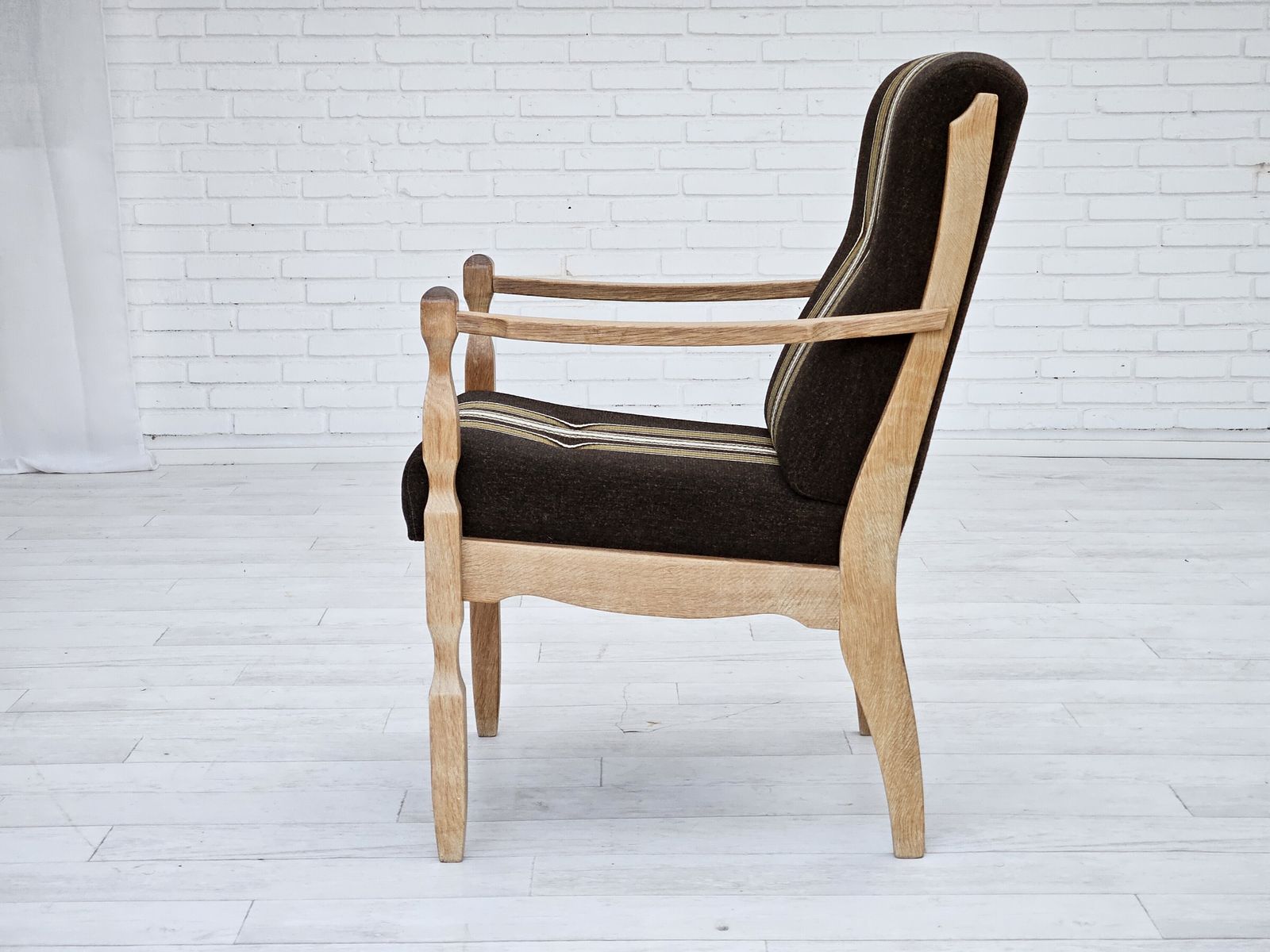 photo buy Ca. Jaren 1970, Deense Fauteuil, Meubelwol, Massief Eikenhout, Uitstekende Staat.