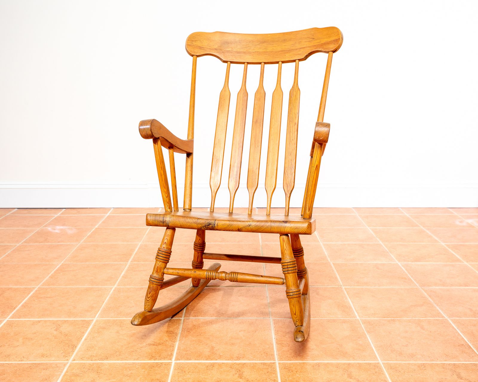 Blonde Windsor Rocking Chair Arrowback American Farmhouse Bent Bros Mcm Hitchcock Chair Mid Century Country Vintage Beech Pine Solid Wood photo vintage