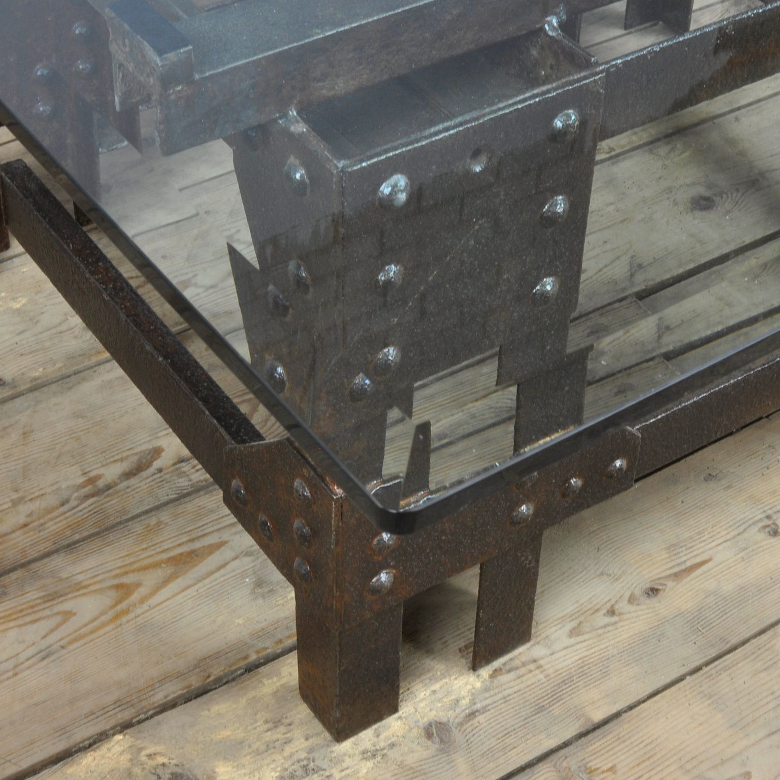 Coffee Table Of Cast Iron And Glass Top photo 495.0