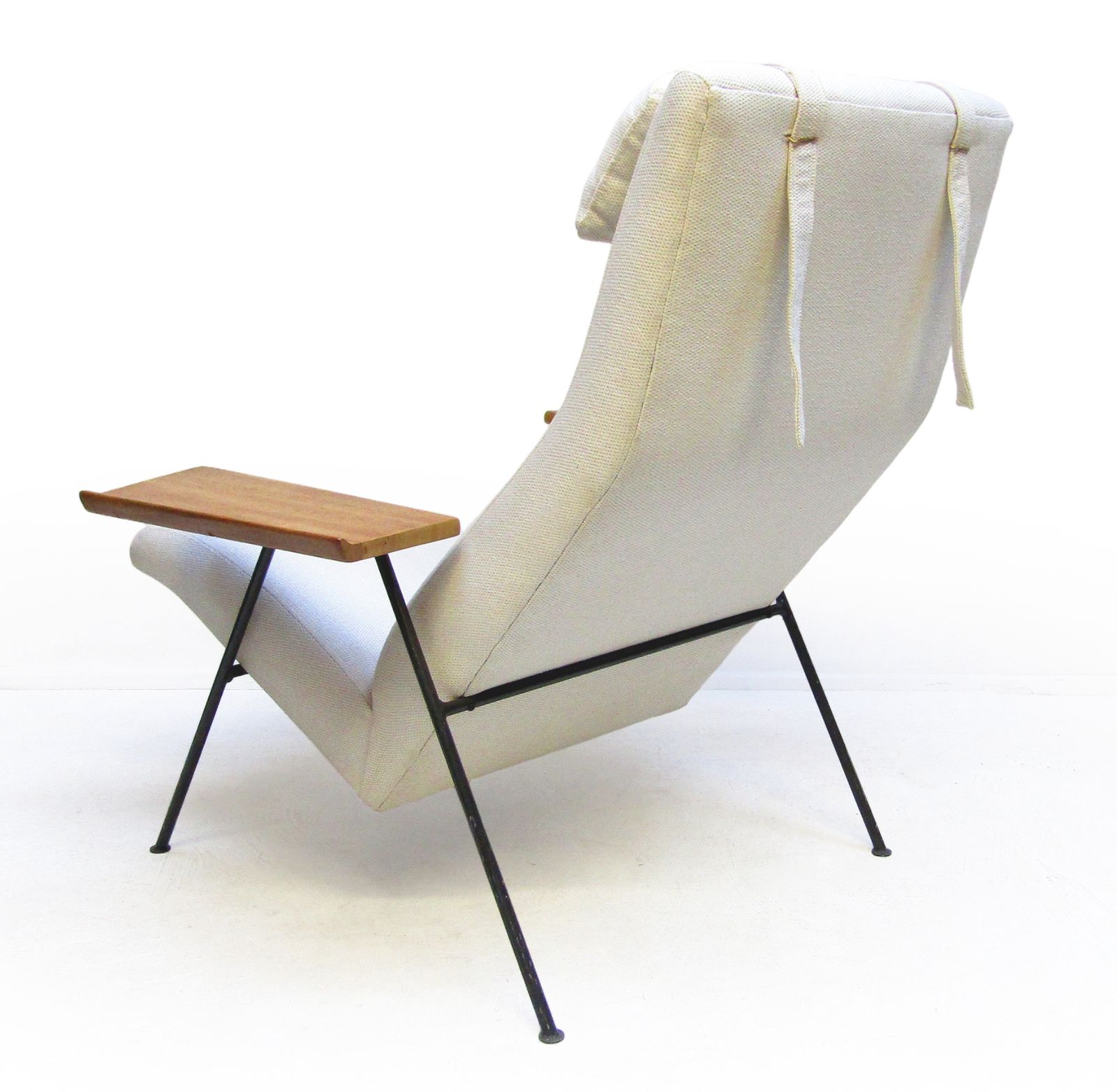 photo furniture 1950s Reclining Lounge Chair By Robin Day For Hille