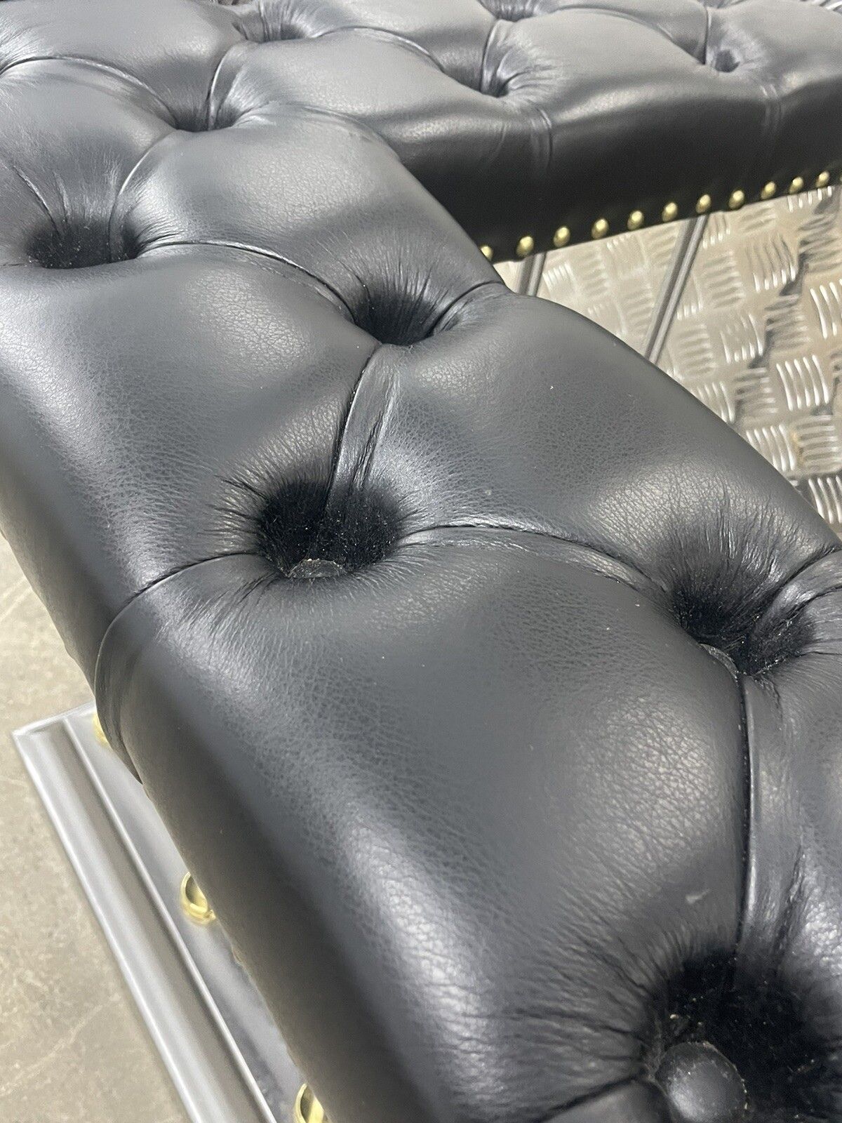 photo vintage Club Fender Fireside Seat Fire Fender Leather Top Delivery  🚚 Avail