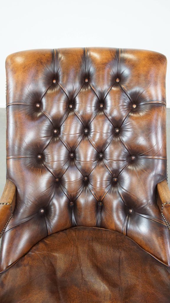 Comfortable And Classic, Beautifully Colored English Cow Leather Chesterfield Armchair photo vintage