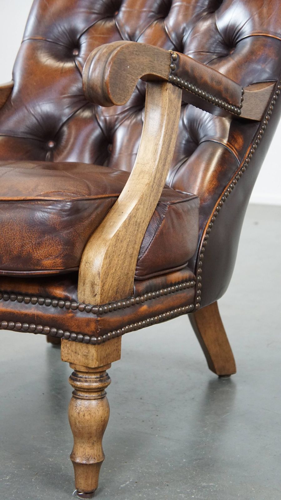 photo furniture Comfortable And Classic, Beautifully Colored English Cow Leather Chesterfield Armchair