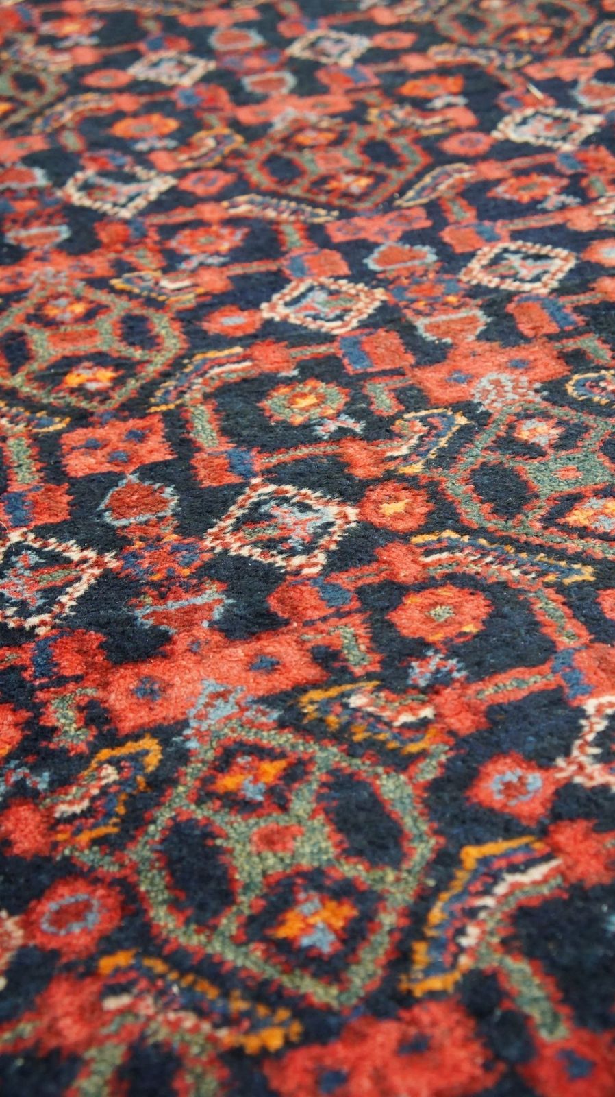 Oud Oosters Loperkleed, Handgemaakt In Overwegend Donkerblauw En Rood photo 270.825