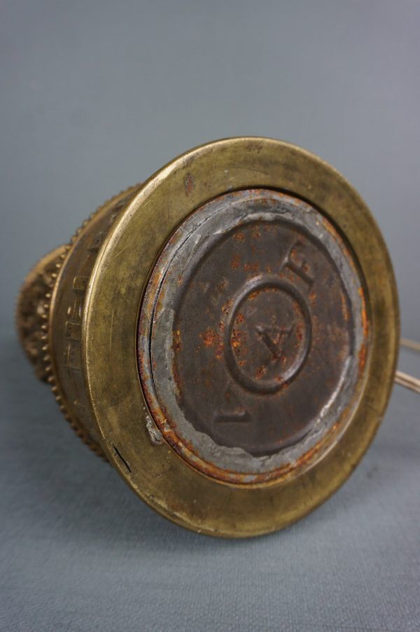 Antieke Franse Koperen Lampvoet Met Decoratief Motief photo buy