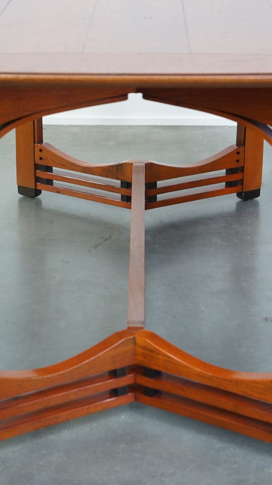1858.9427999999998 Art Nouveau Design Eettafel Voor 4 Tot 6 Personen Van Schuitema Met Fraaie Details photo