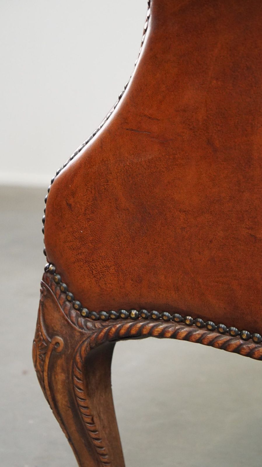 photo vinterior Fully Restored Antique Sheepskin Armchair