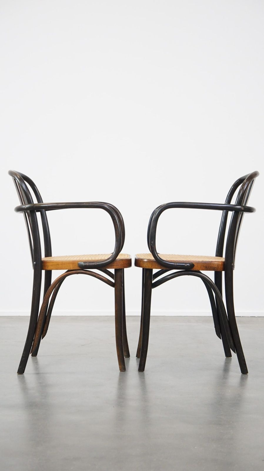 Set Van 4 Vintage Houten Design Eetkamer /Bistrostoelen Met Rieten Zitting In Thonet Stijl photo Meubels