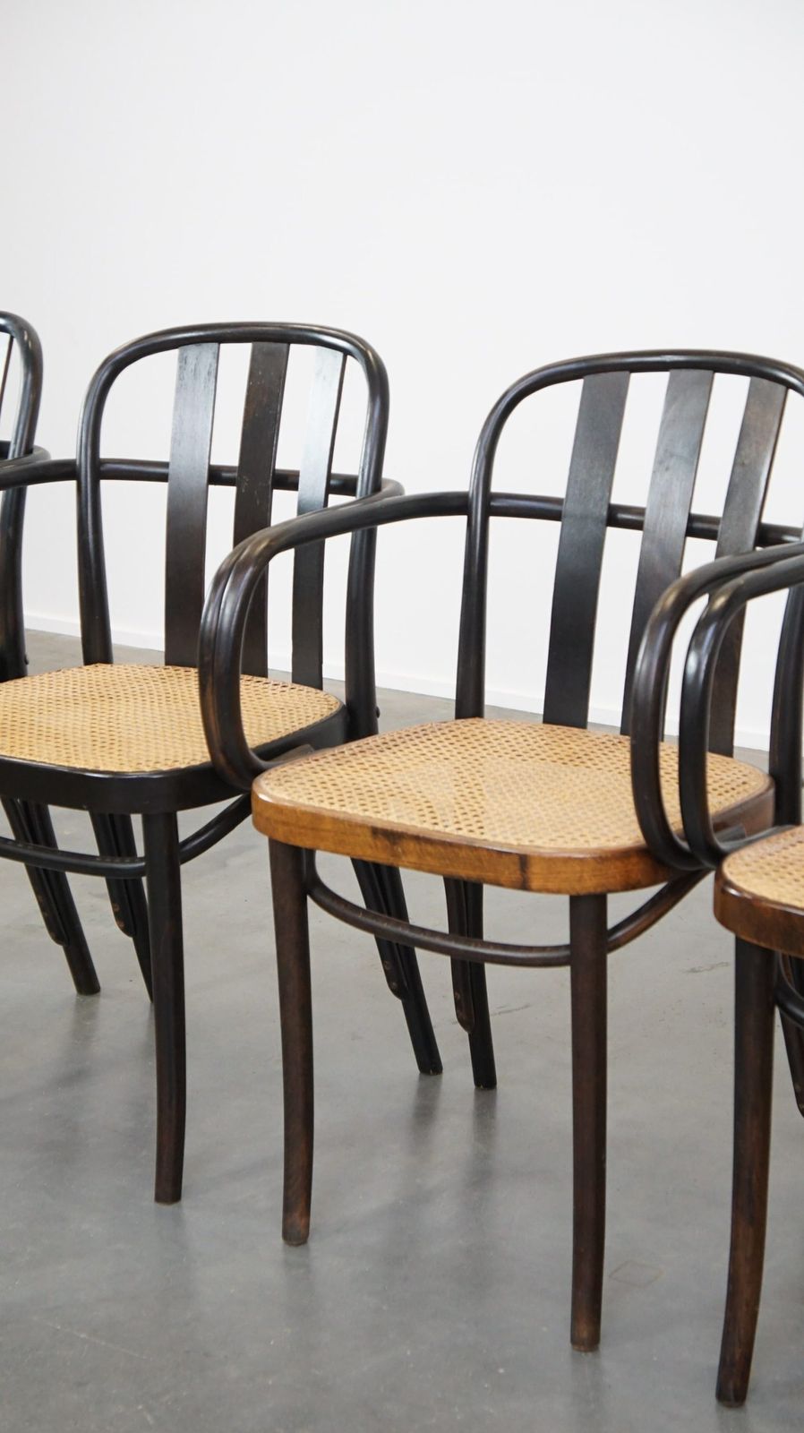 photo vintage Set Of 4 Vintage Wooden Design Dining Room/Bistro Chairs With Wicker Seat In Thonet Style
