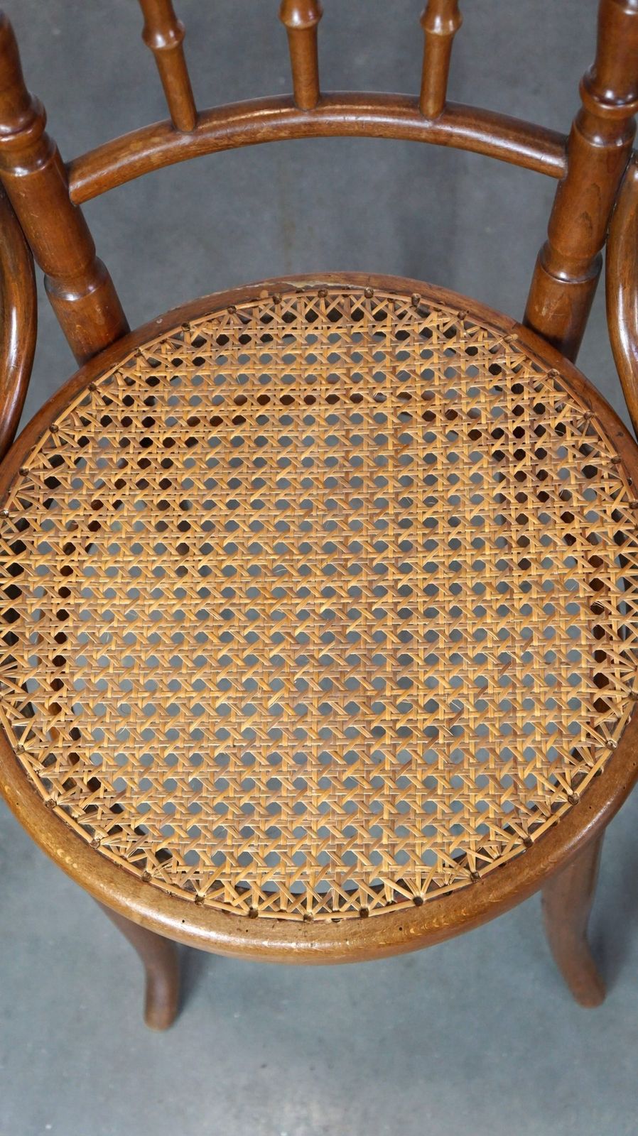 Set Van 4 Vintage Bistrostoelen In Thonet Stijl photo vinterior