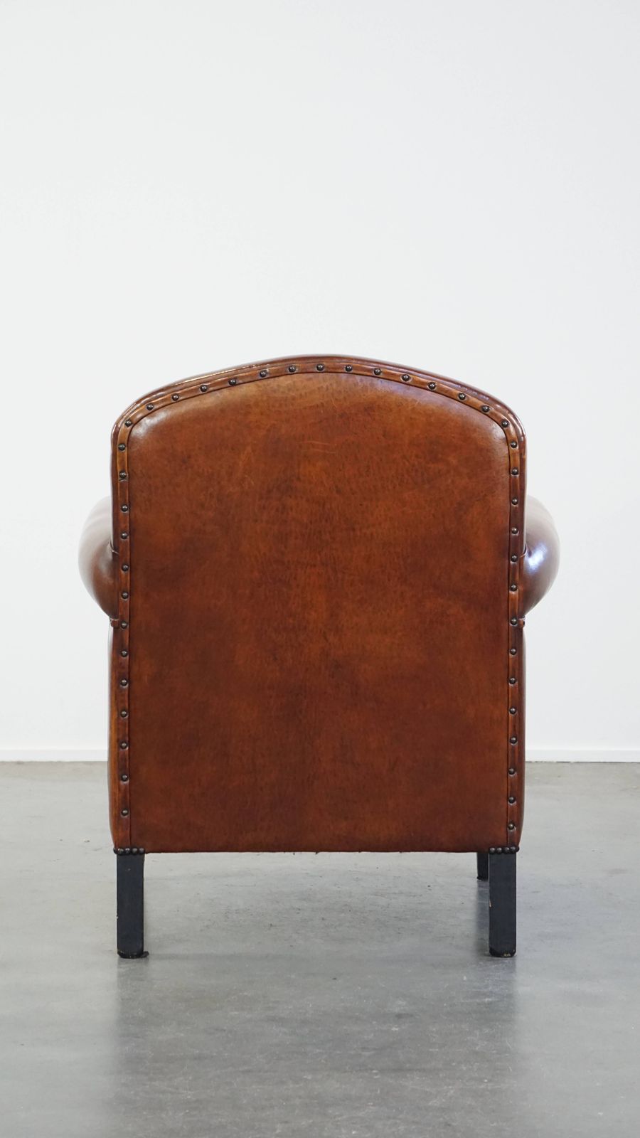 Well Maintained Sheepskin Leather Design Armchair, Luxuriously Finished With Decorative Nails And Black Piping photo 1566.4517999999998