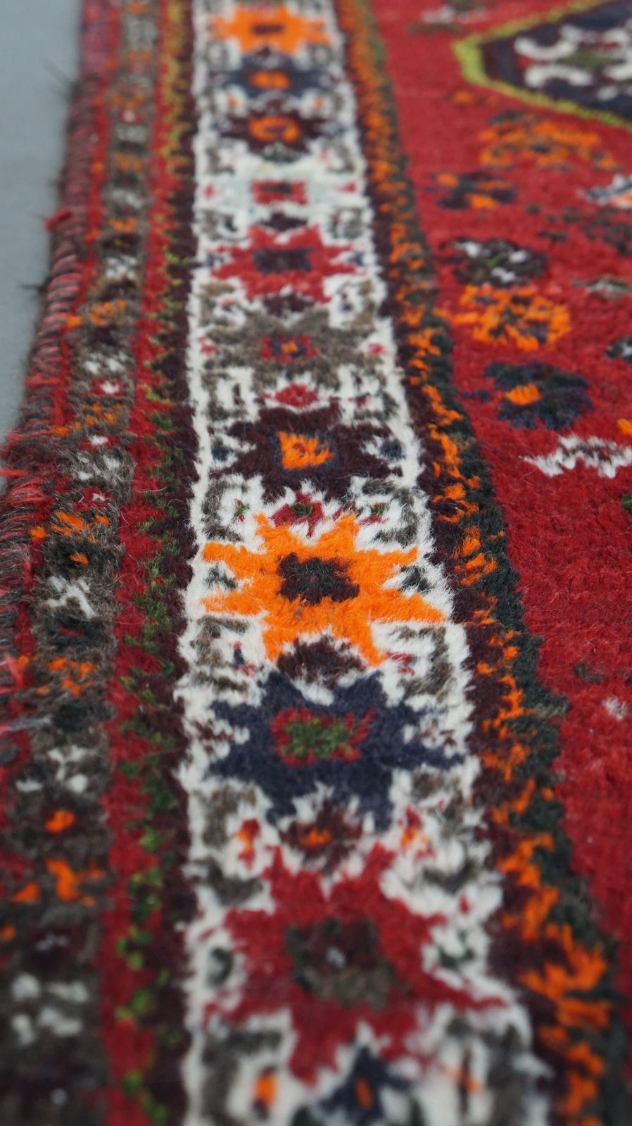 Beautiful Authentic And Colorful Oriental Rug With 2 Diamond Patterns 130x90cm photo for sale