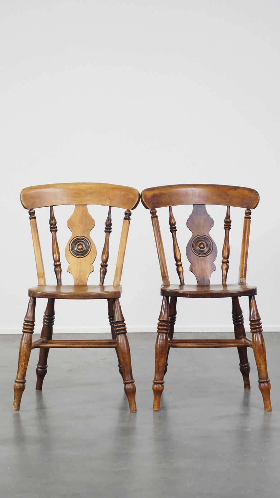 Set Of 4 Charming Antique English Dining Chairs From The Mid 19th Century photo for sale