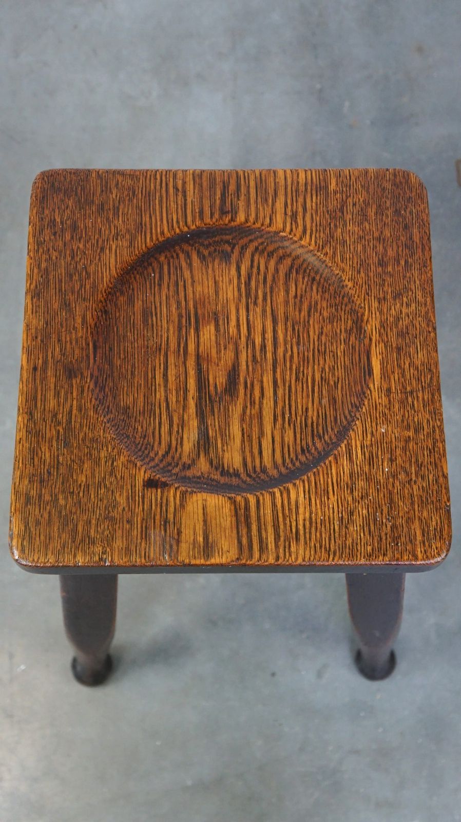 Antieke Engelse Massief Eiken Kruk Met Art Nouveau Invloeden photo buy