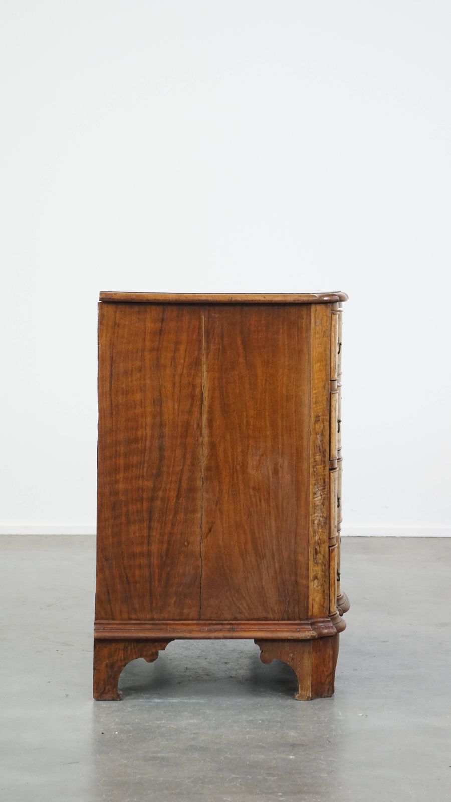 Baroque Curved Burl Walnut Wooden Antique Chest Of Drawers From The 18th Century With 4 Drawers And A Beautiful Patina photo 2156.8503