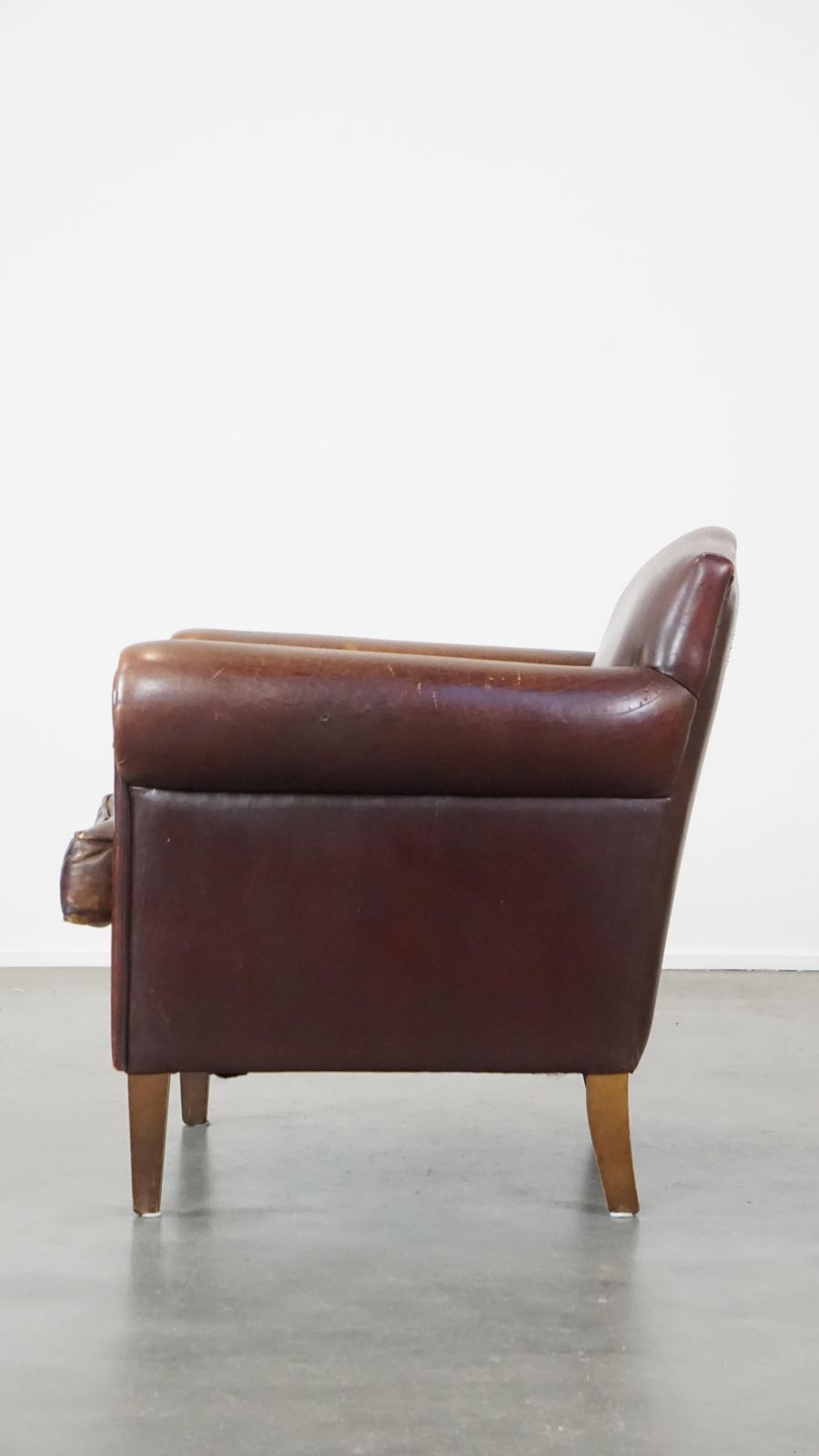 Beautiful, Sleekly Finished Design Armchair/Armchair Made Of Sheep Leather photo 724.7276999999999