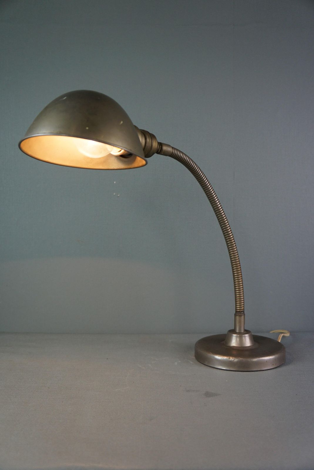 Vintage Metalen Bureaulamp Met Gooseneck photo furniture