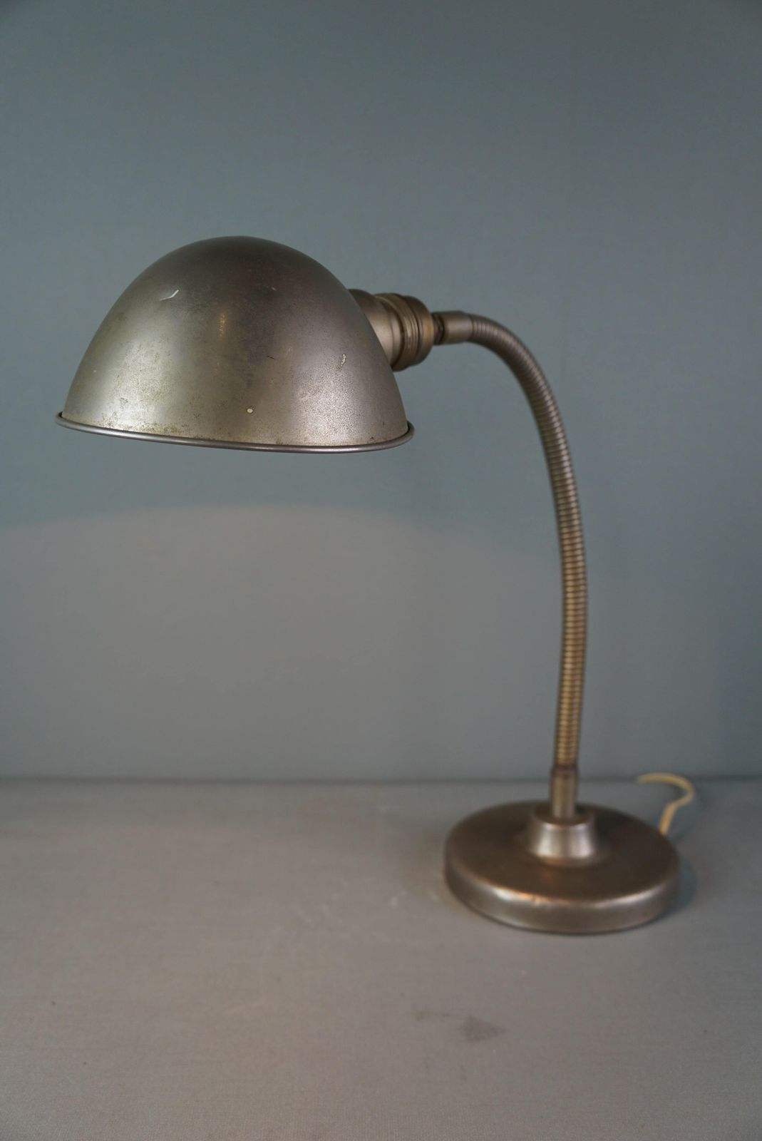 Vintage Metalen Bureaulamp Met Gooseneck photo vinterior
